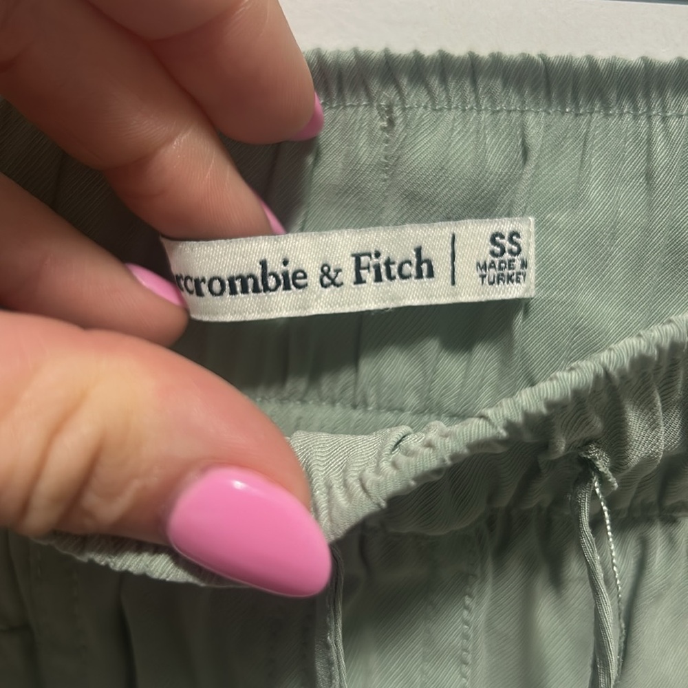 Abercrombie & Fitch Light Green Drapey Utility Jogger - Picture 4 of 4